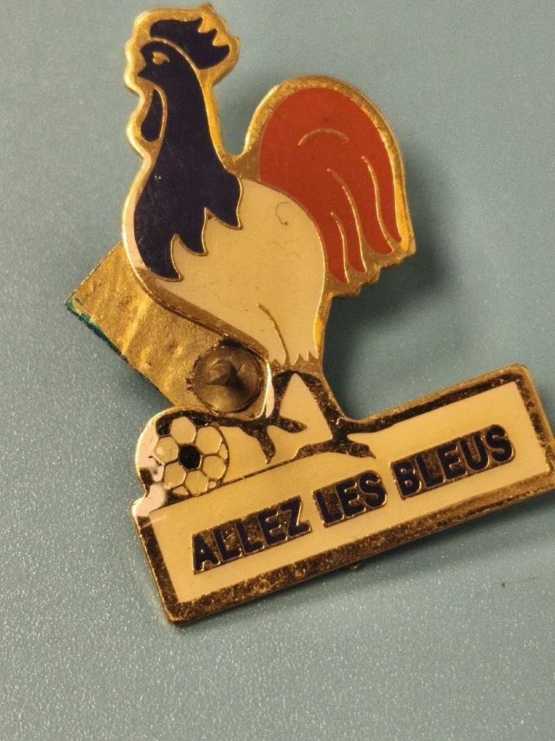 Vintage pin's Allez les Bleus coq tricolore football supporter France