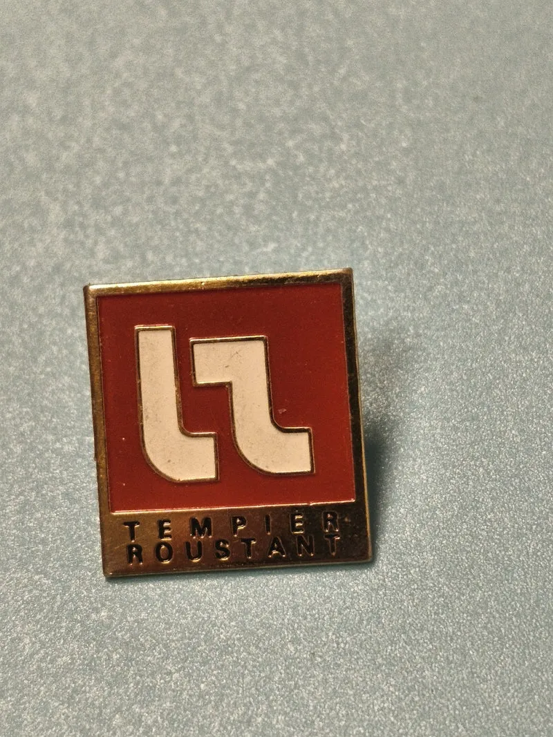 Pin's vintage Tempier Roustant carré rouge ancien collection (Ref 16)