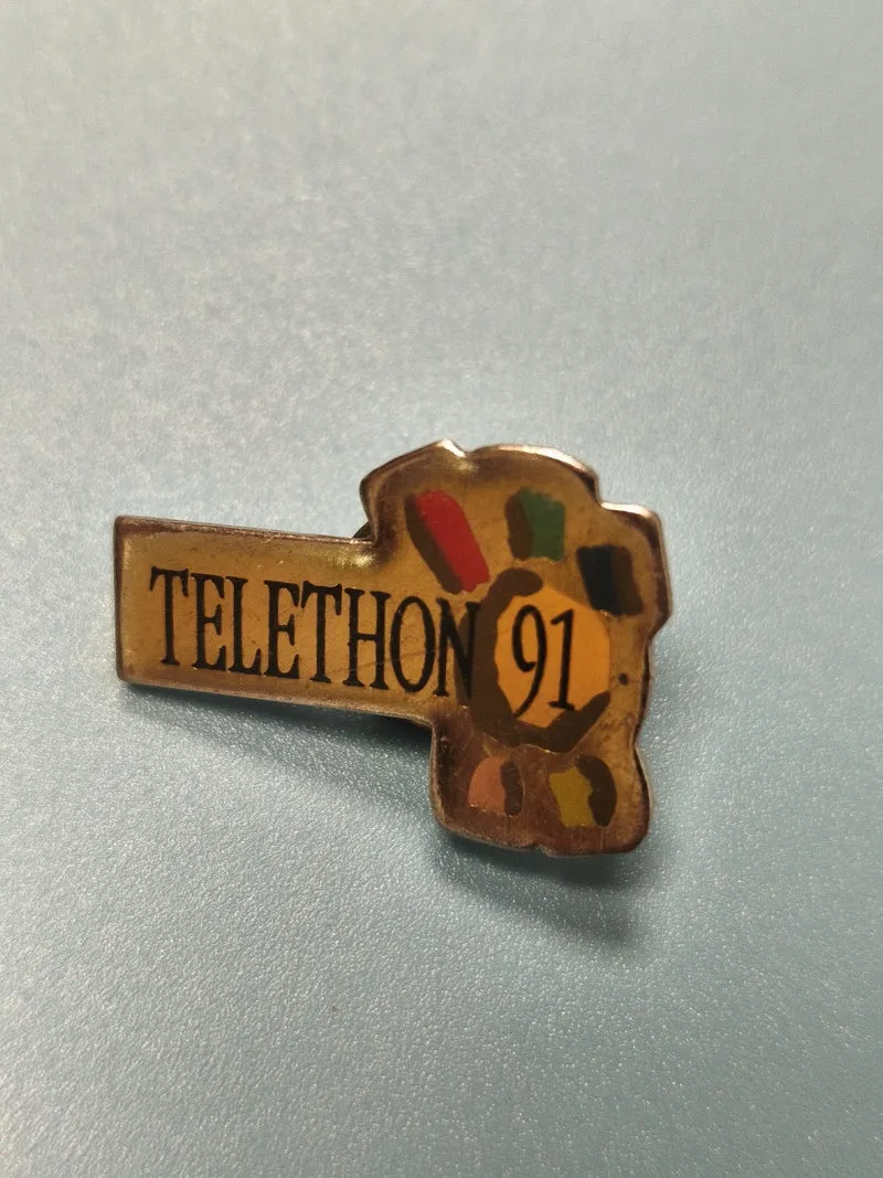 Pin's vintage Telethon 91, forme main, multicolore, collection années 90