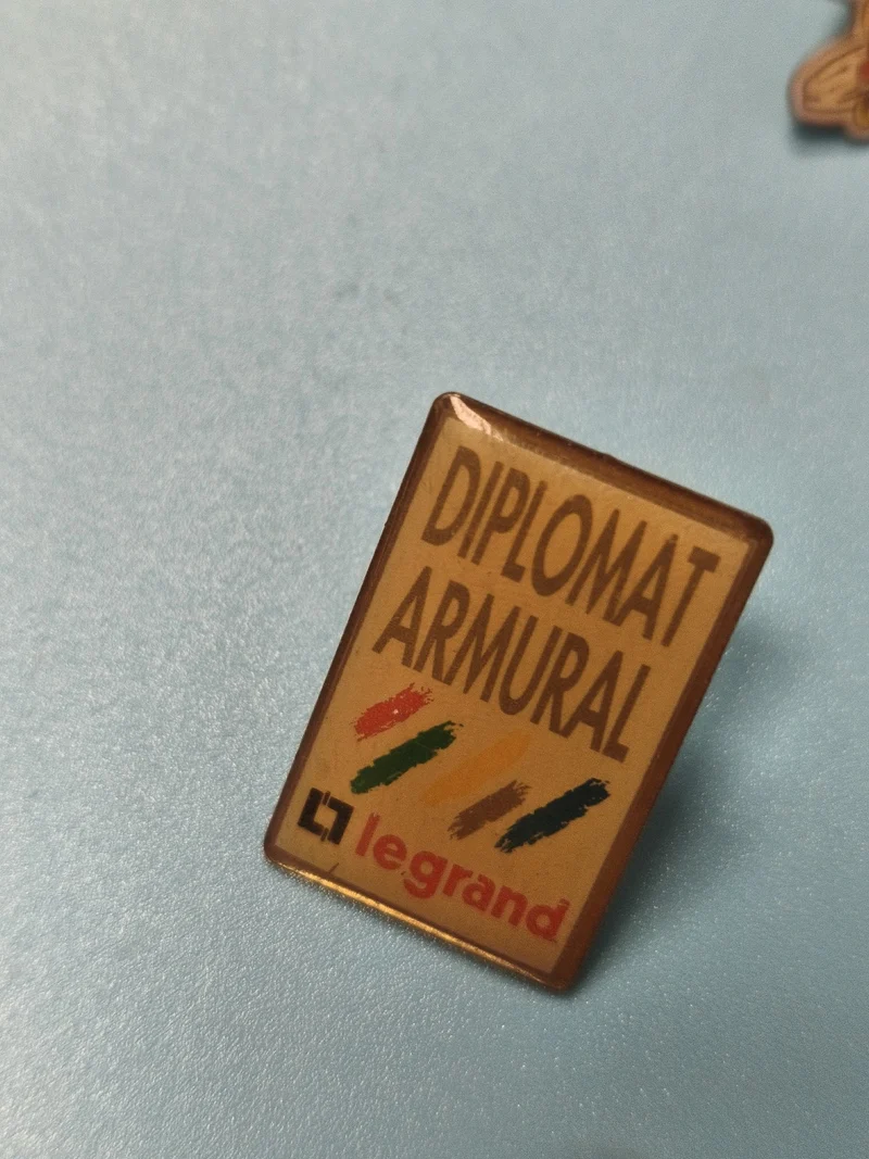 Vintage pin's Legrand Diplomat Armural rectangulaire multicolore ancien rare