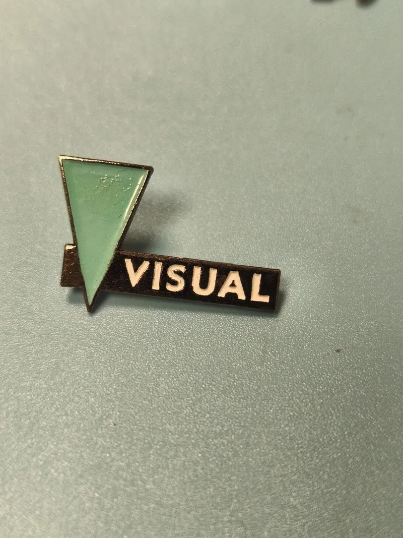 Vintage pin's VISUAL triangle vert style rétro, badge ancien collection (Ref 16)