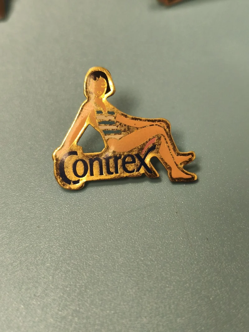 Vintage pin's Contrex femme maillot rayé, badge publicitaire ancien collection
