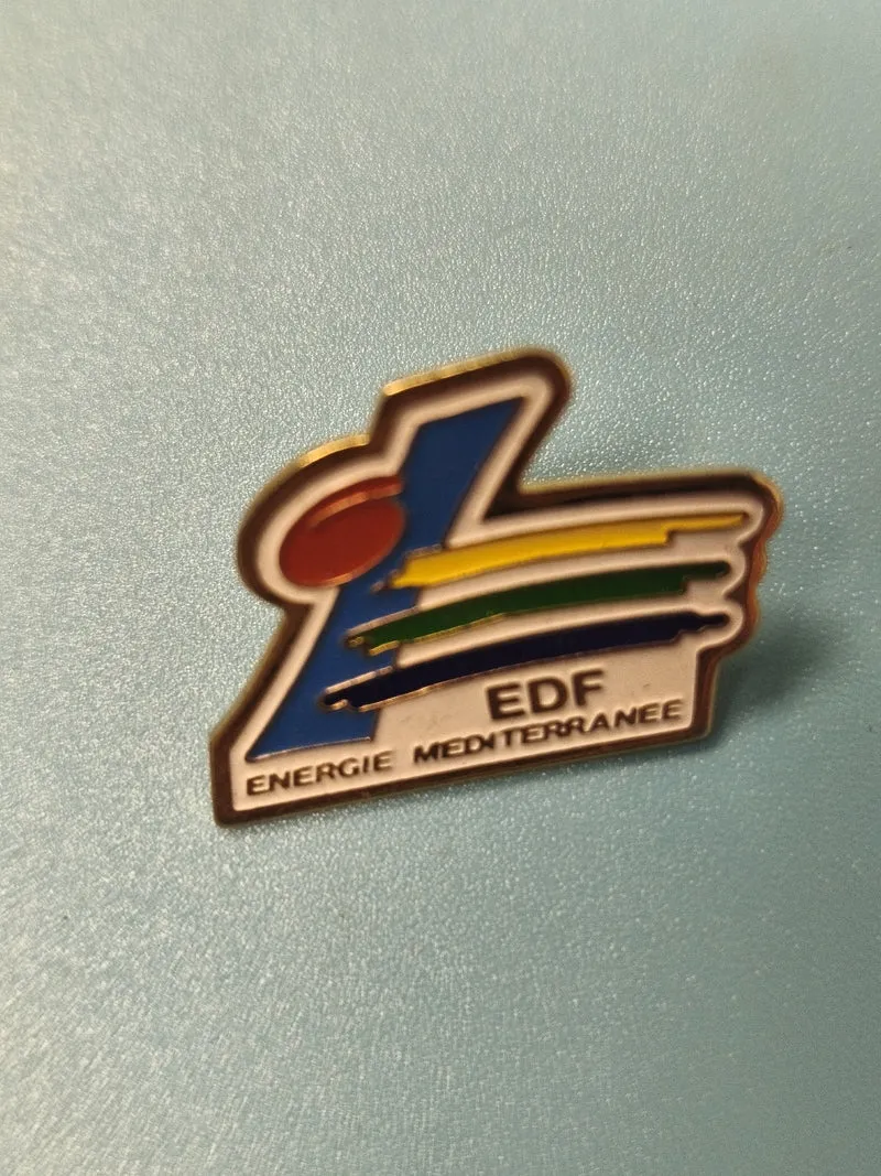 Vintage pin's EDF Énergie Méditerranée logo coloré ancien collector