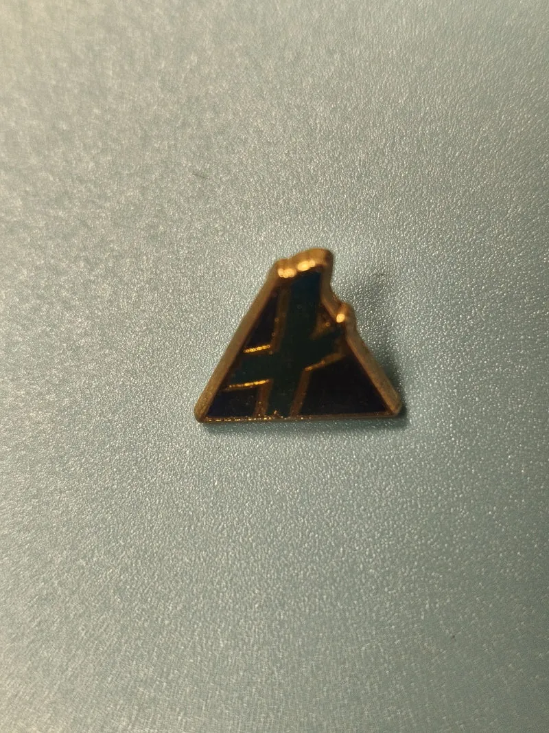 Vintage pin's Marseille triangle doré bleu vert collection badge ancien