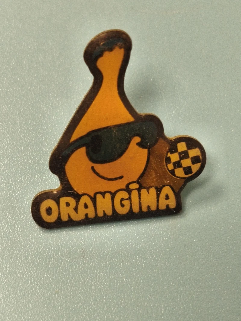 Vintage pin's Orangina mascotte bouteille lunettes rétro collection