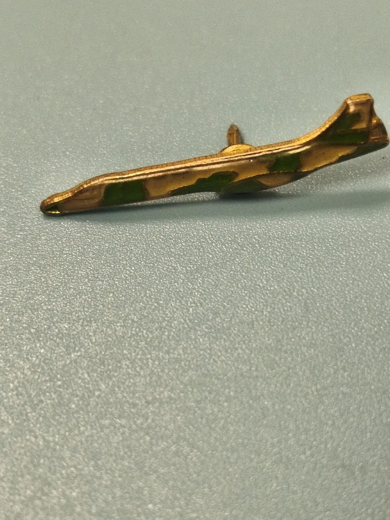 Vintage pin's avion camouflage vert doré ? Badge ancien collection (Ref 17)