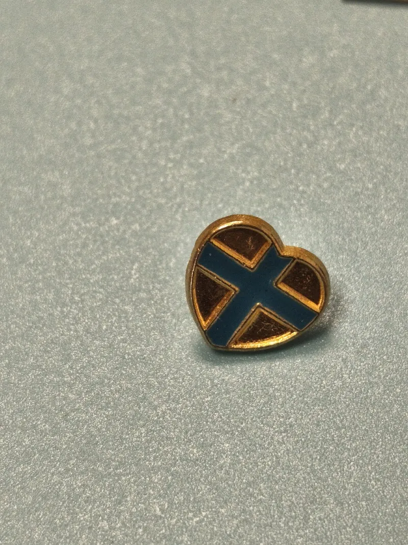 Vintage pin's Marseille c?ur bleu croix dorée collection (Ref 17)