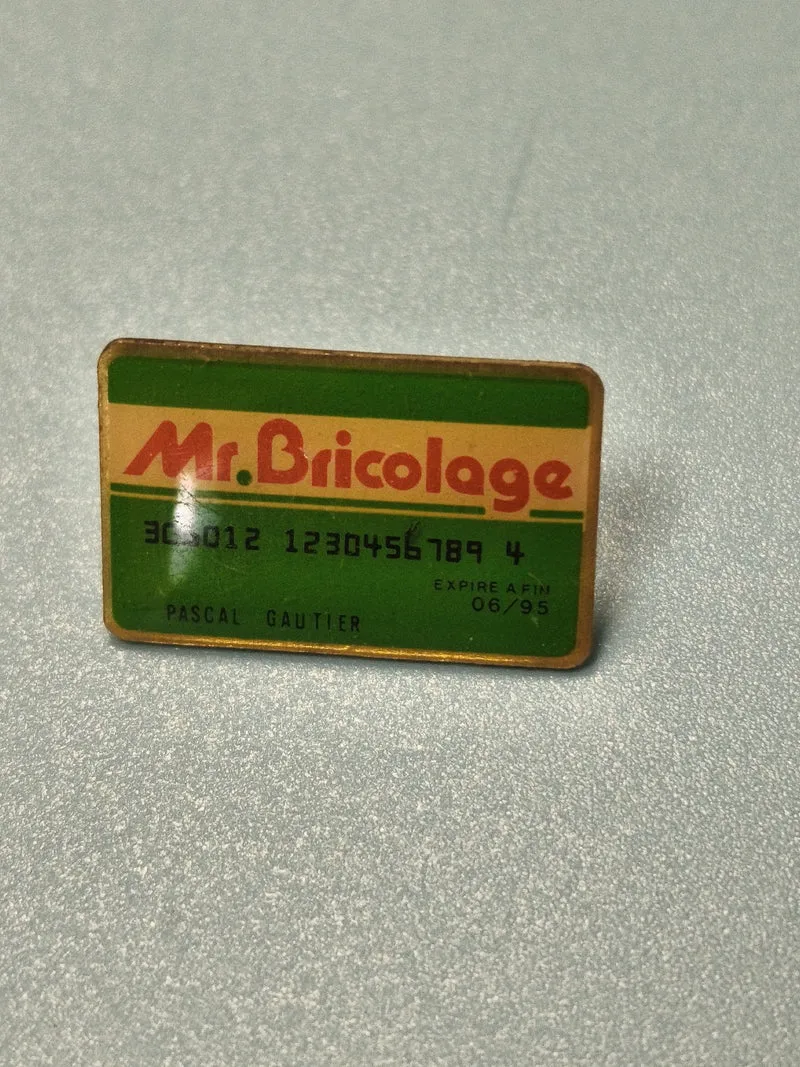 Vintage pin's Mr Bricolage carte verte jaune années 90 collection rare