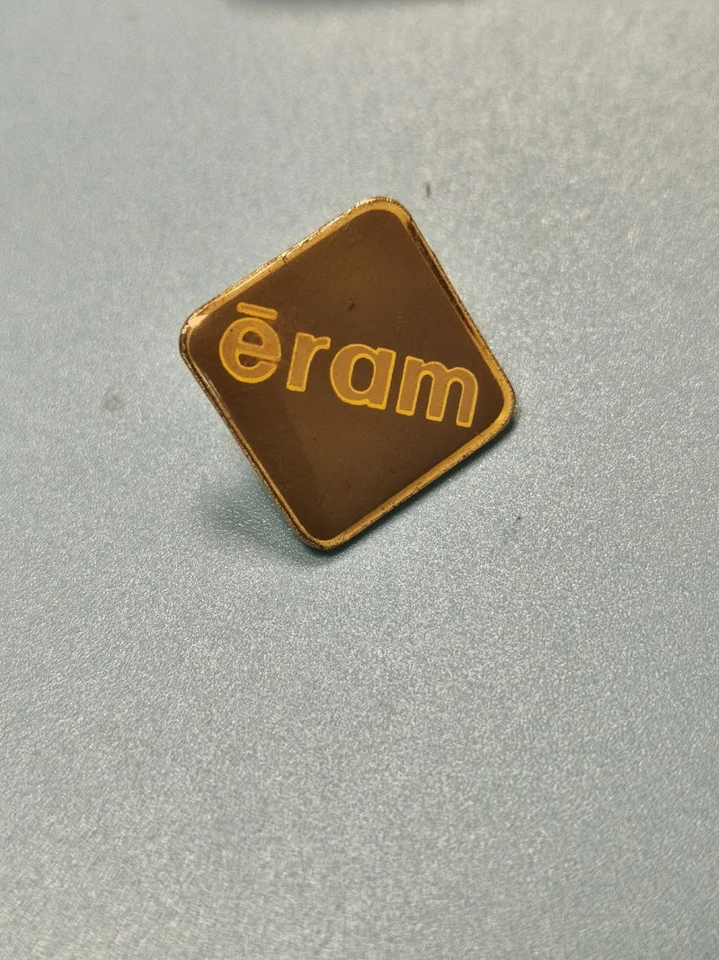 Vintage pin's Éram carré marron doré collection rétro (Ref 17)
