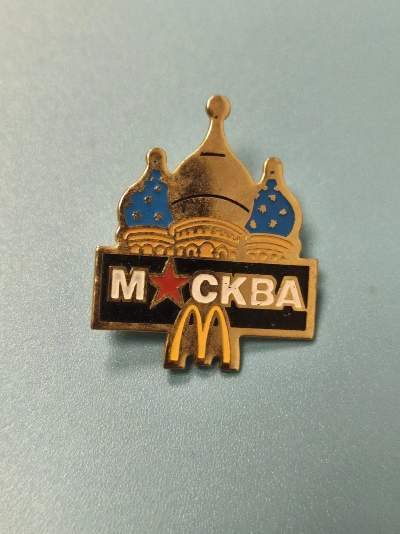 Vintage pin's McDonald's Russie Moscou cathédrale émaillé collection