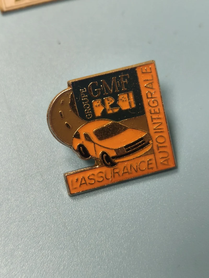 Vintage pin's GMF assurance auto intégrale jaune, collection publicitaire rétro