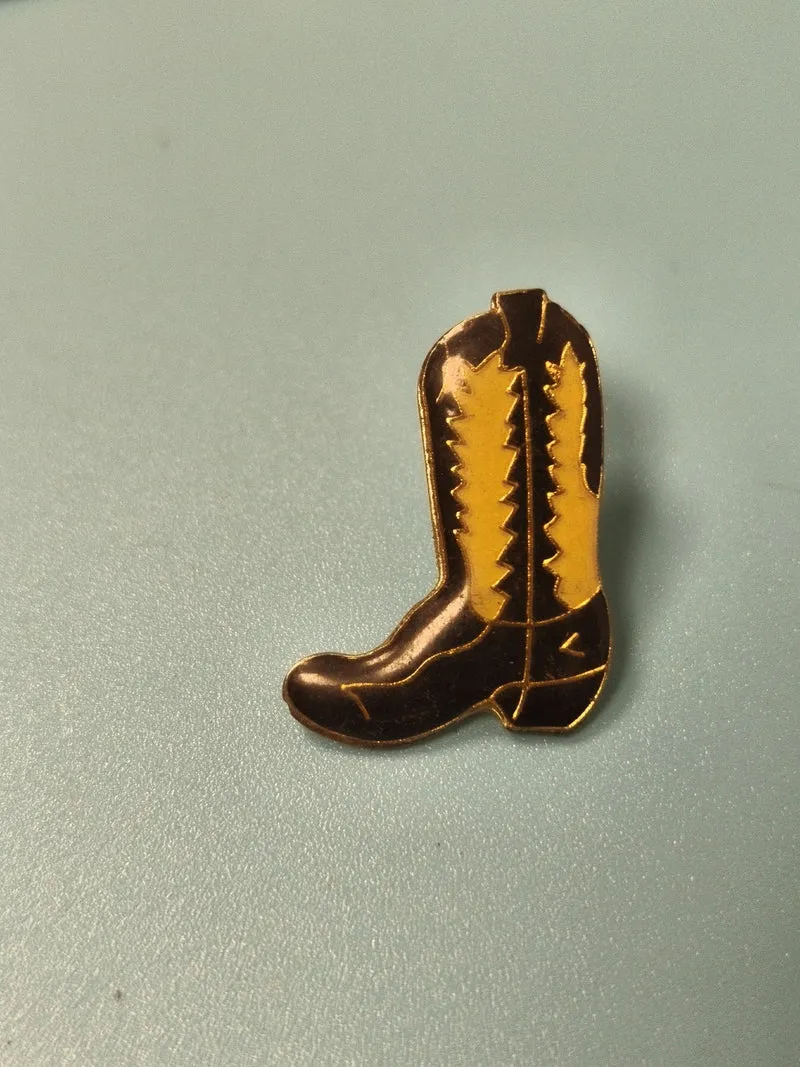 Pin's vintage USA bottes cowboy western noir jaune collection (Ref 17)