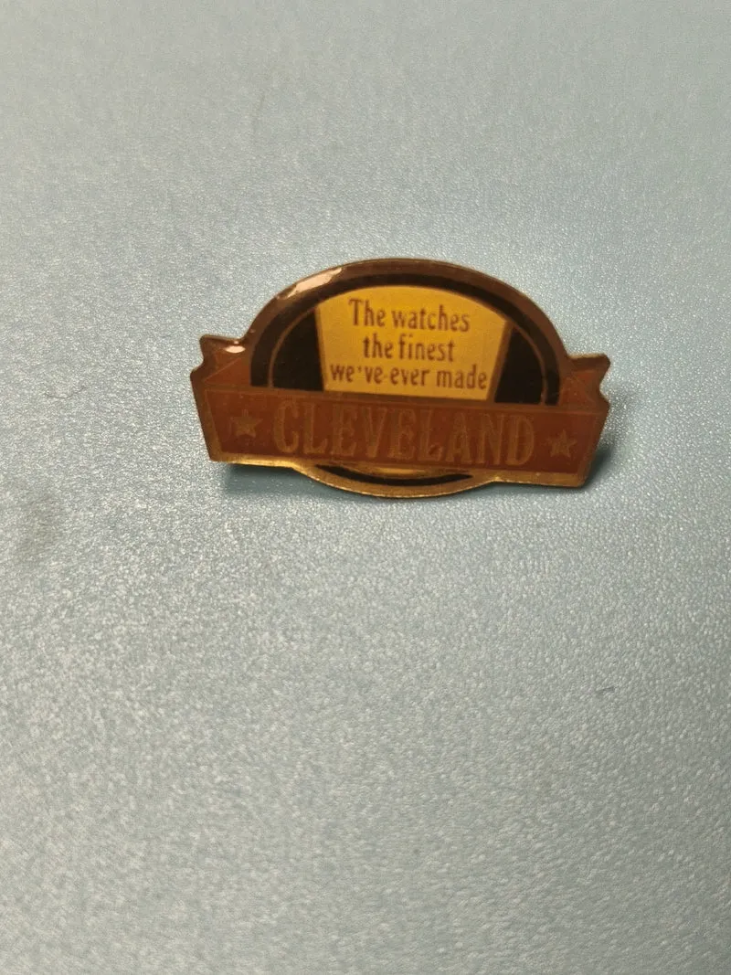 Vintage pin's Cleveland montre publicitaire rétro collection