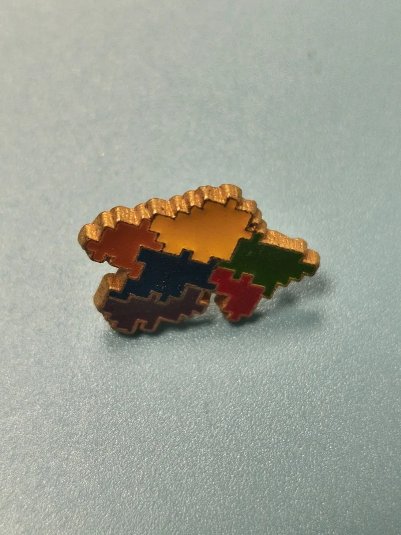 Pin's vintage région PACA multicolore forme carte, collection ancien