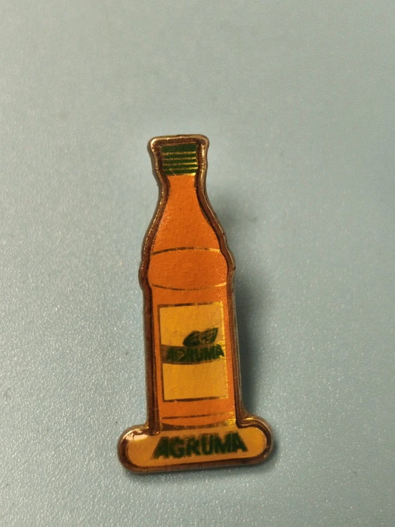 Vintage pin's bouteille Agruma orange publicitaire collection boisson rare