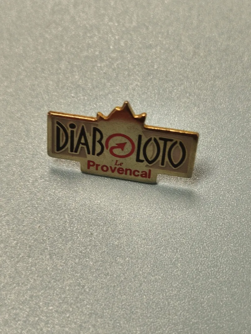 Vintage pin's Diaboloto Le Provençal, badge ancien collection, forme rectangulai