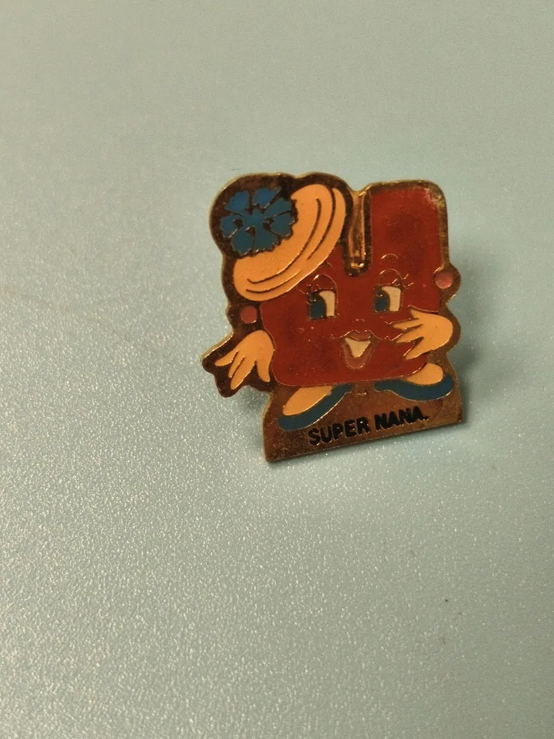 Vintage pin's Super Nana émaillé personnage coloré collection rétro (Ref 17)