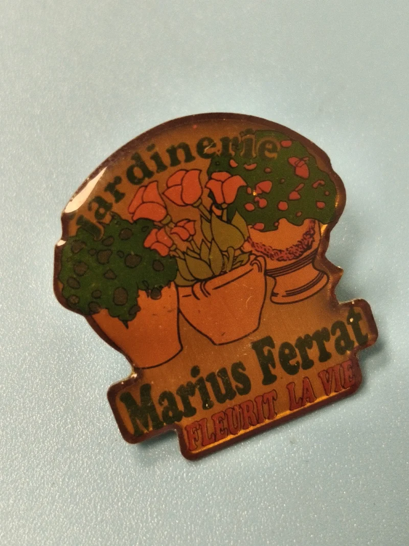 Vintage pin's Marius Ferrat jardinerie fleurs rétro, badge ancien coloré