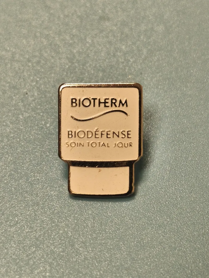 Vintage pin's Biotherm Biodéfense, forme flacon crème, collection publicitaire