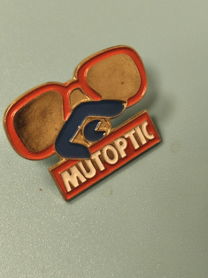 Vintage pin's Mutoptic lunettes rouge bleu collection années 80 rétro optique