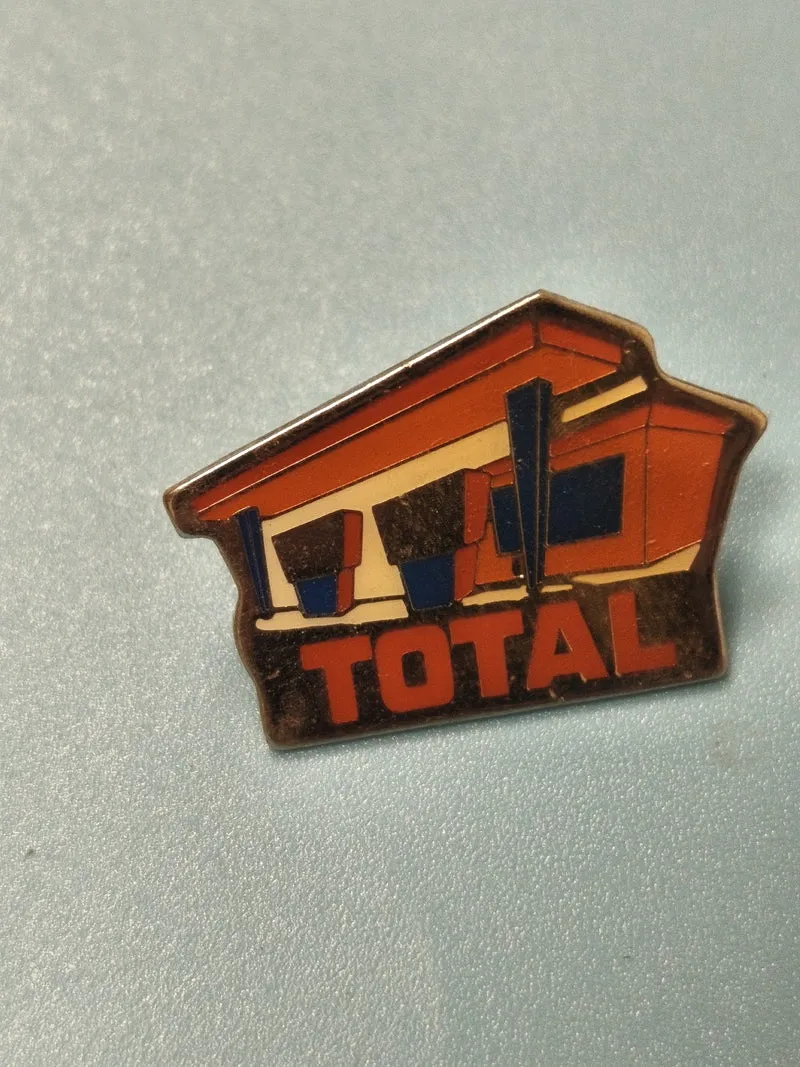 Vintage pin's TOTAL station-service, émaillé, collection essence (Ref 18)
