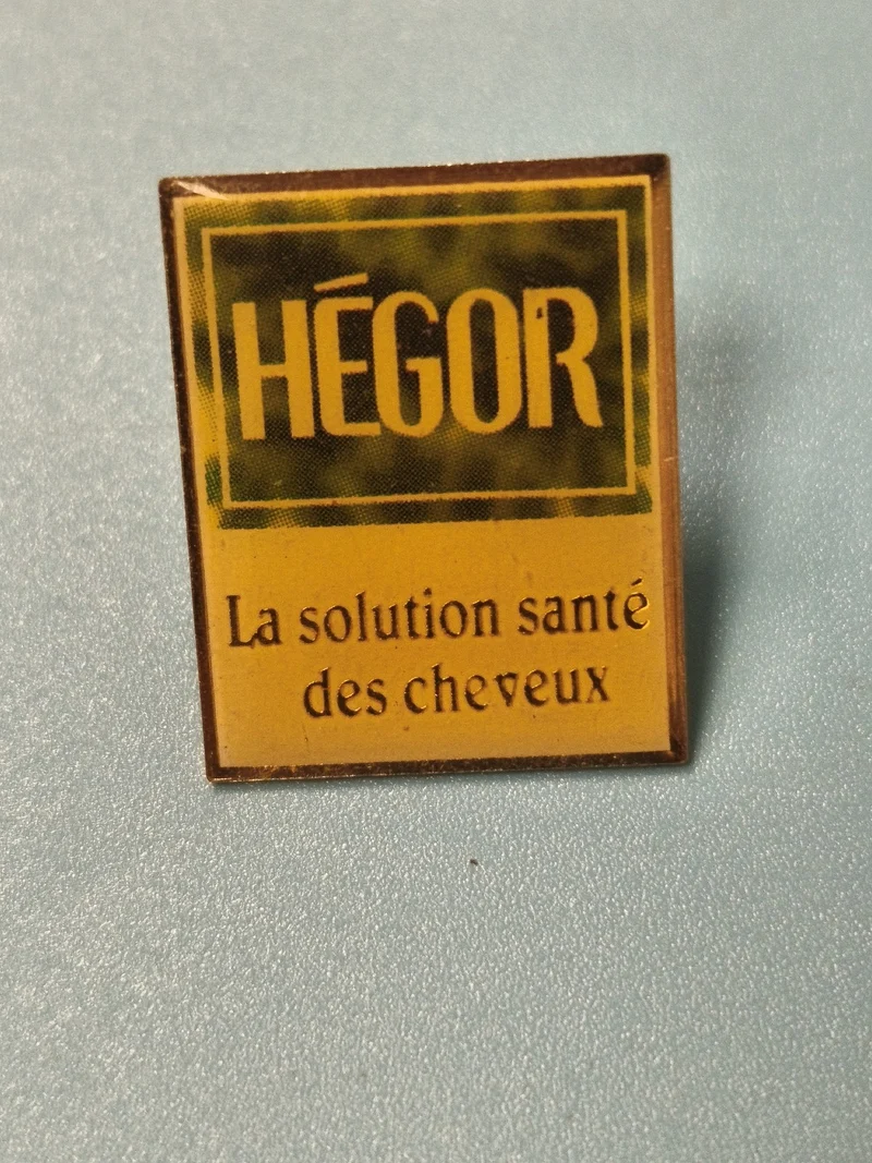 Vintage pin's Hégor publicité santé cheveux carré jaune ancien (Ref 19)