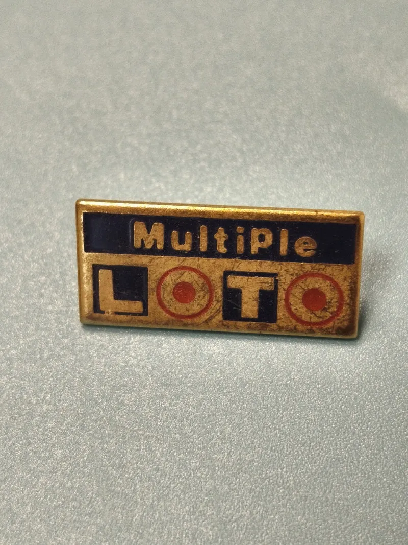 Vintage pin's Loto Multiple ancien rectangulaire bleu doré collection jeu rare