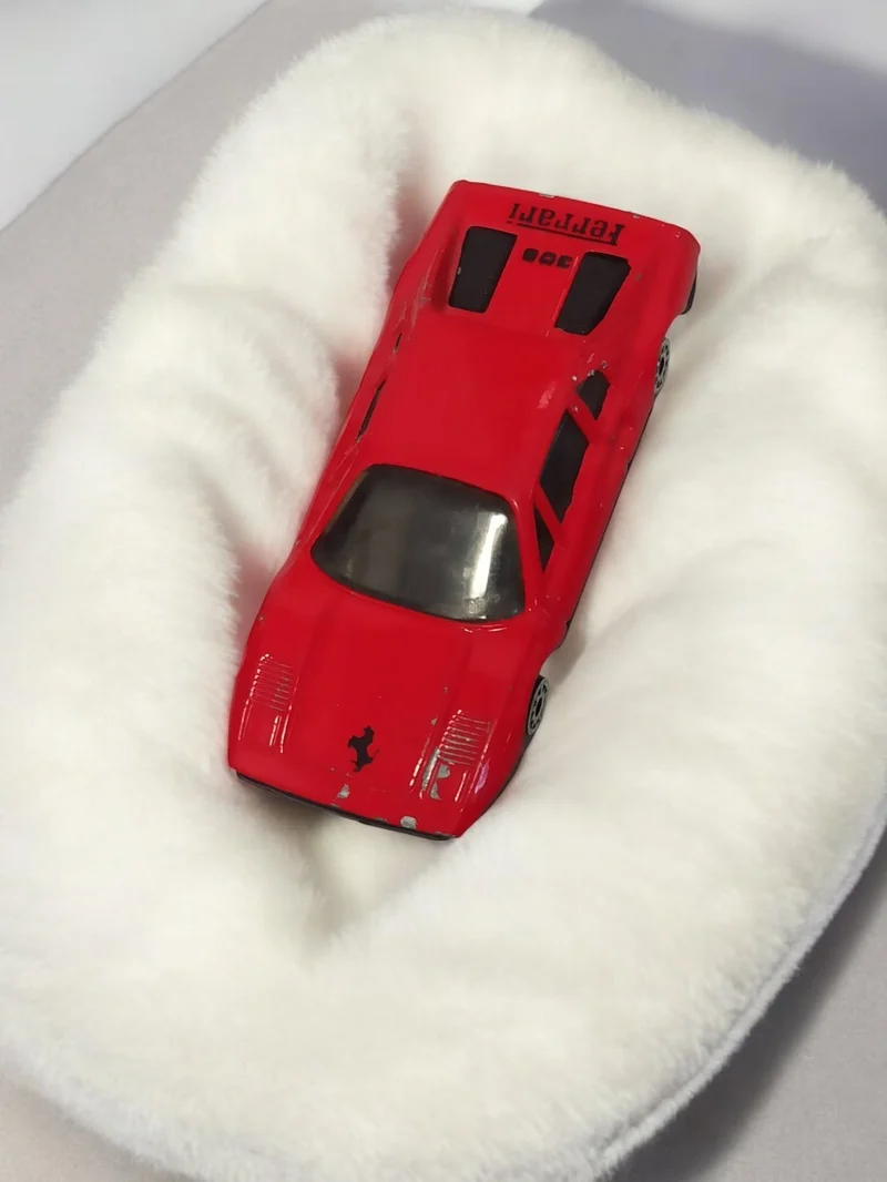 Voiture miniature Ferrari rouge vintage ancien modèle rétro décoration