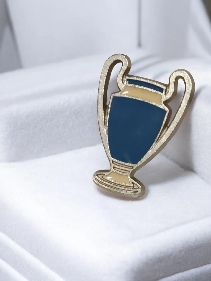 Pin's vintage trophée coupe OM football ancien badge bleu doré rare