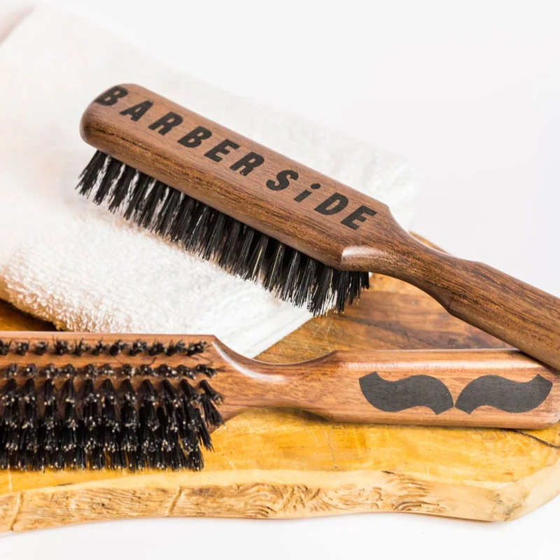 Brosse Premium en bois avec manche - 4 rangs de poils naturels
