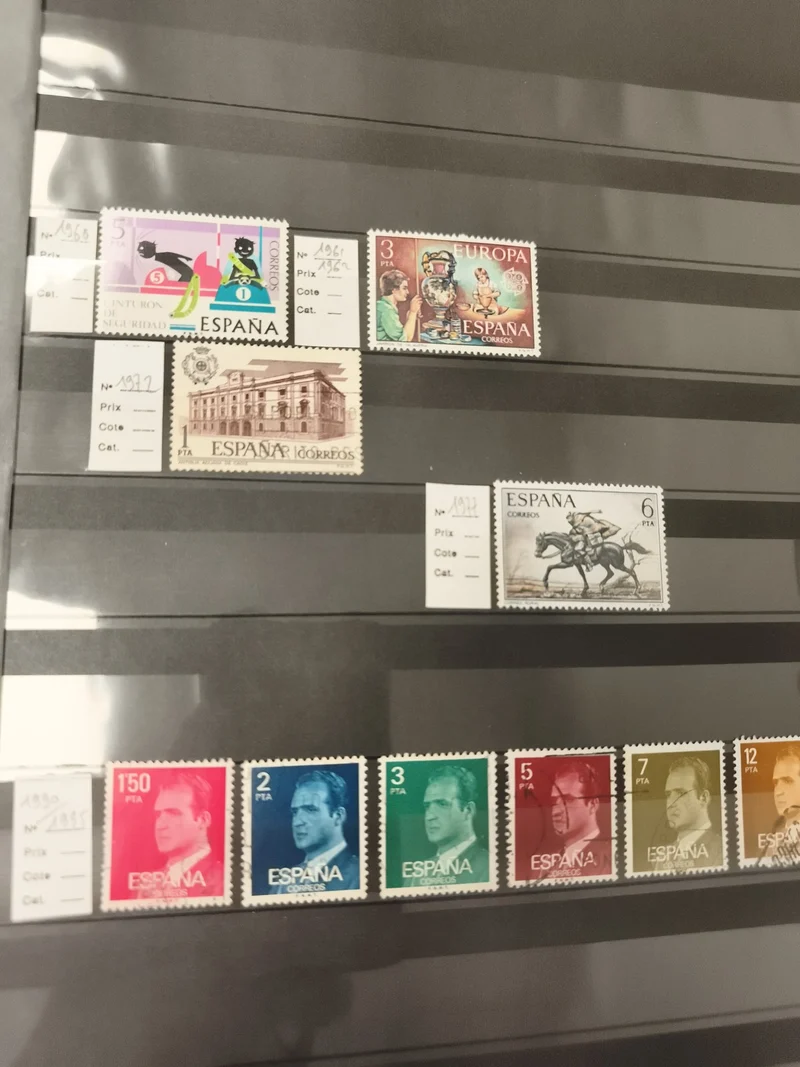 Timbres Espagne années 60-70 lot illustrés et portraits Juan Carlos philatélie