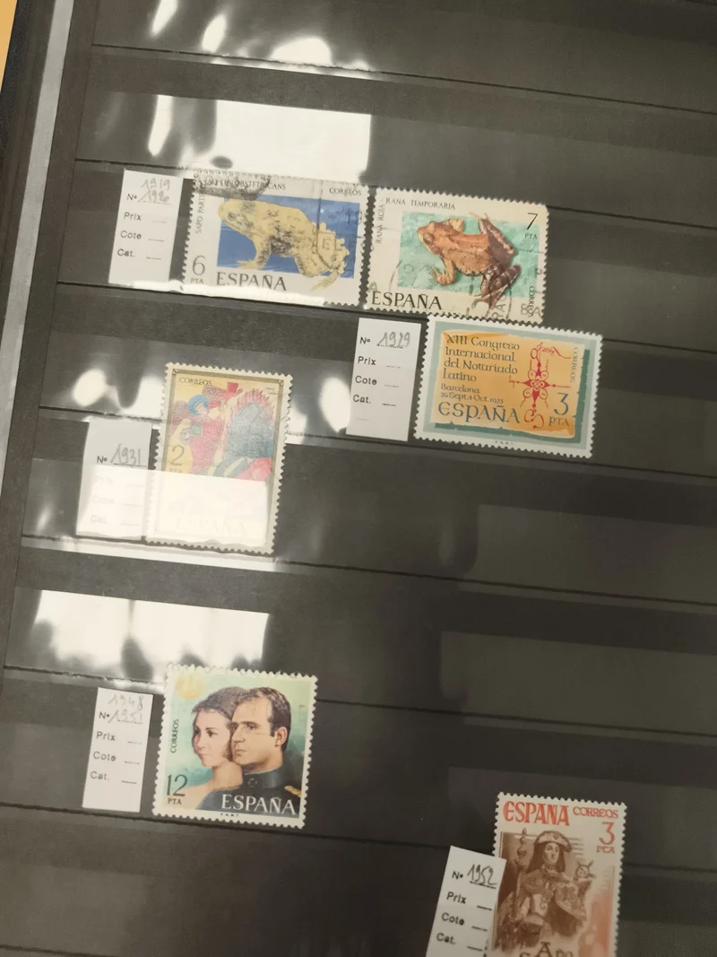 Timbres Espagne animaux personnages thèmes variés oblitérés et neufs philatélie