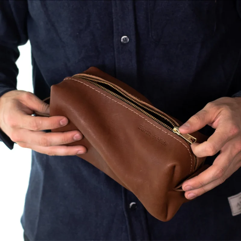 Trousse de toilette en cuir