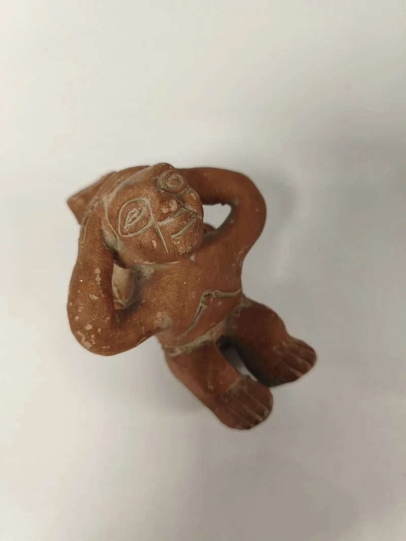 Figurine assise en terre cuite mexicaine art populaire décoration artisanale Mex