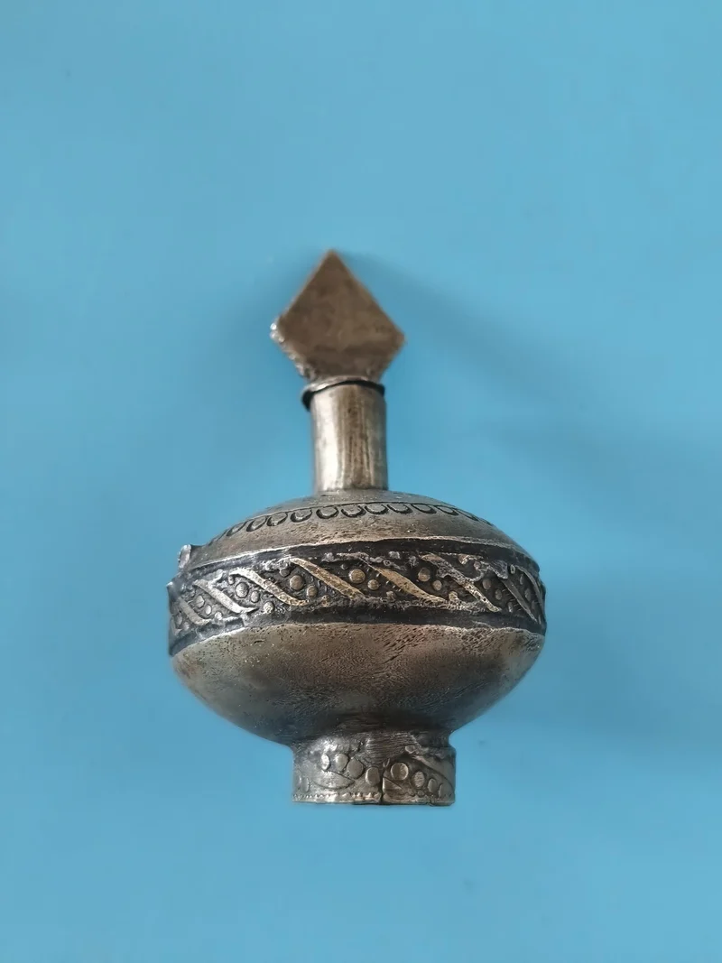Ancien khôlier artisanal marocain vintage, objet traditionnel décoratif rare