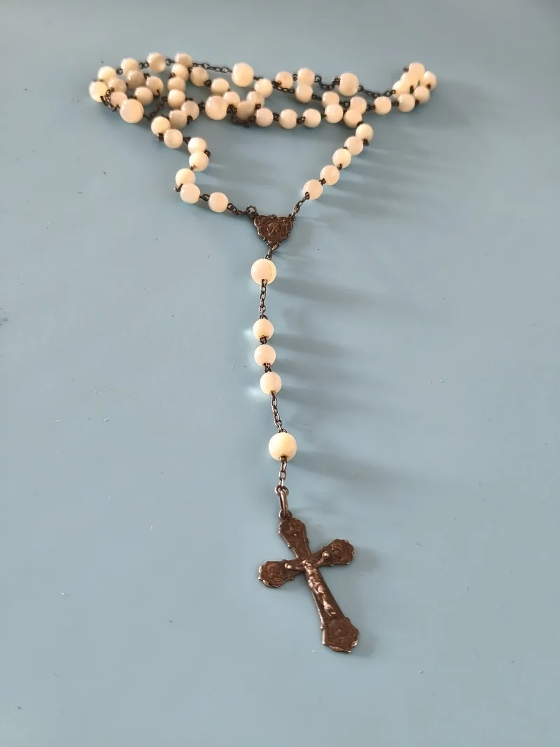 Chapelet ancien vintage en nacre authentique, objet religieux catholique collect