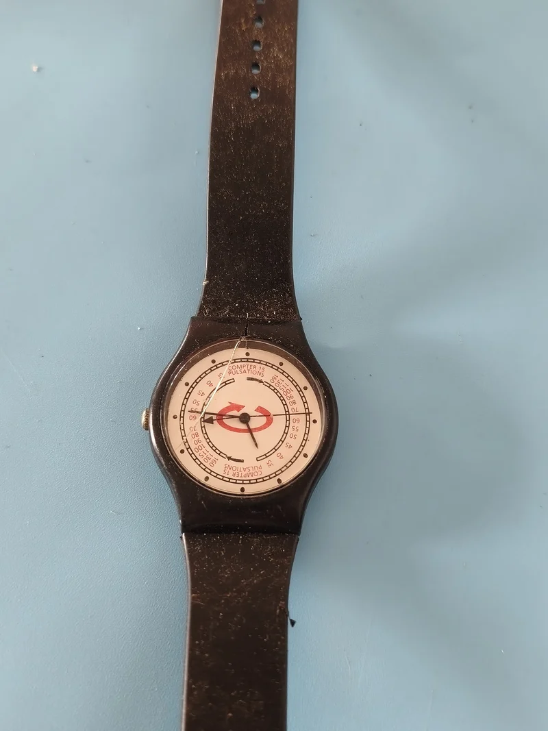 Montre publicitaire ancienne rétro vintage pour collectionneur objet publicitair