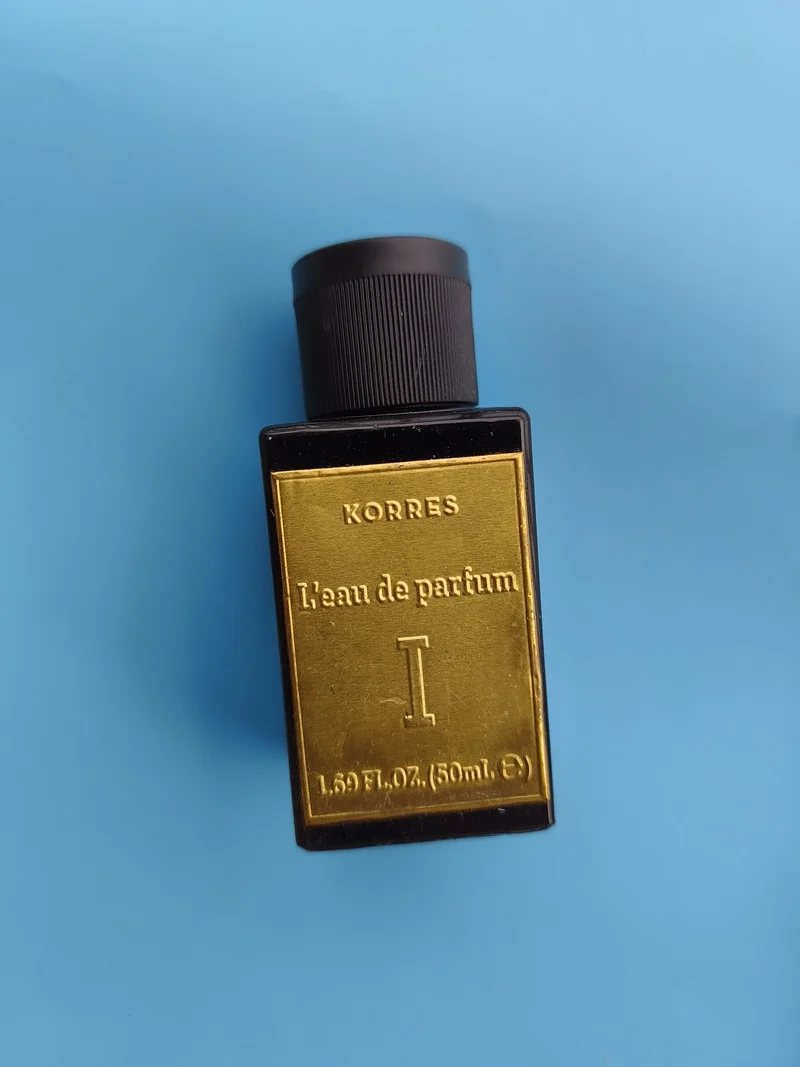 Flacon ancien de parfum vide rétro, collection décoration vintage parfumerie