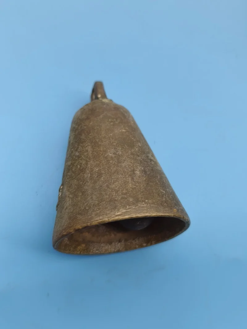 Cloche ancienne vintage, objet rétro de décoration, collection, authentique occa