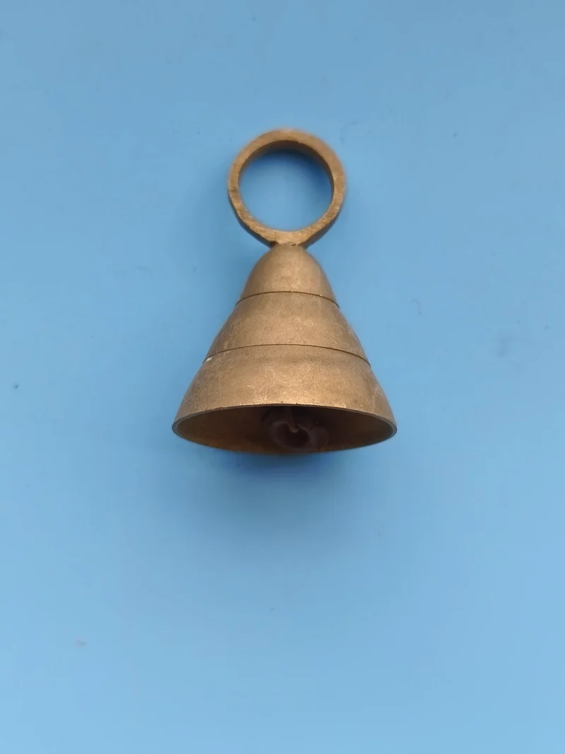 Cloche ancienne vintage pour décoration, objet rétro collection ou usage quotidi