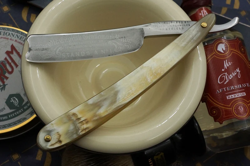 Frederick Reynolds 6/8 Near Wedge Etched Blade with New Horn Scales - Fully Restored Sheffield Straight Razor - Shave Ready