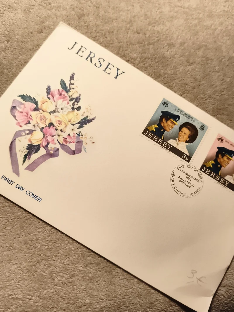 Enveloppe premier jour Jersey 1973 timbres mariage fleurs philatélie (Ref 27)