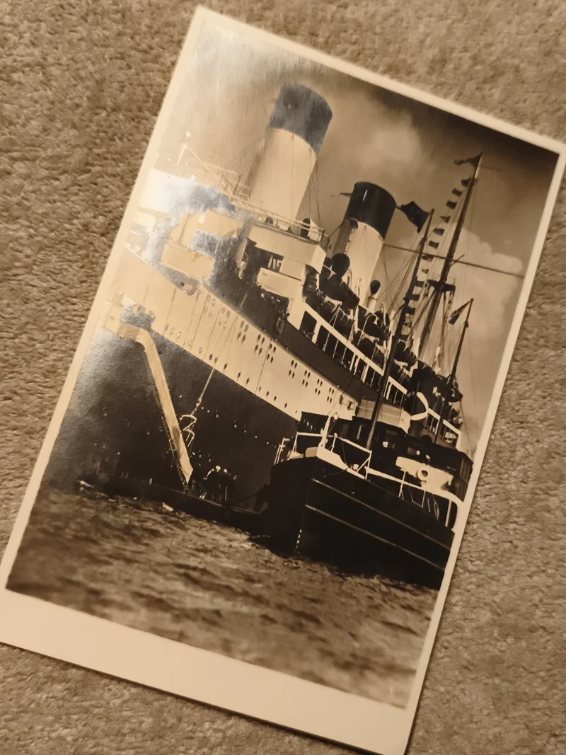 Photographie paquebot transatlantique noir et blanc, marine ancienne, philatélie