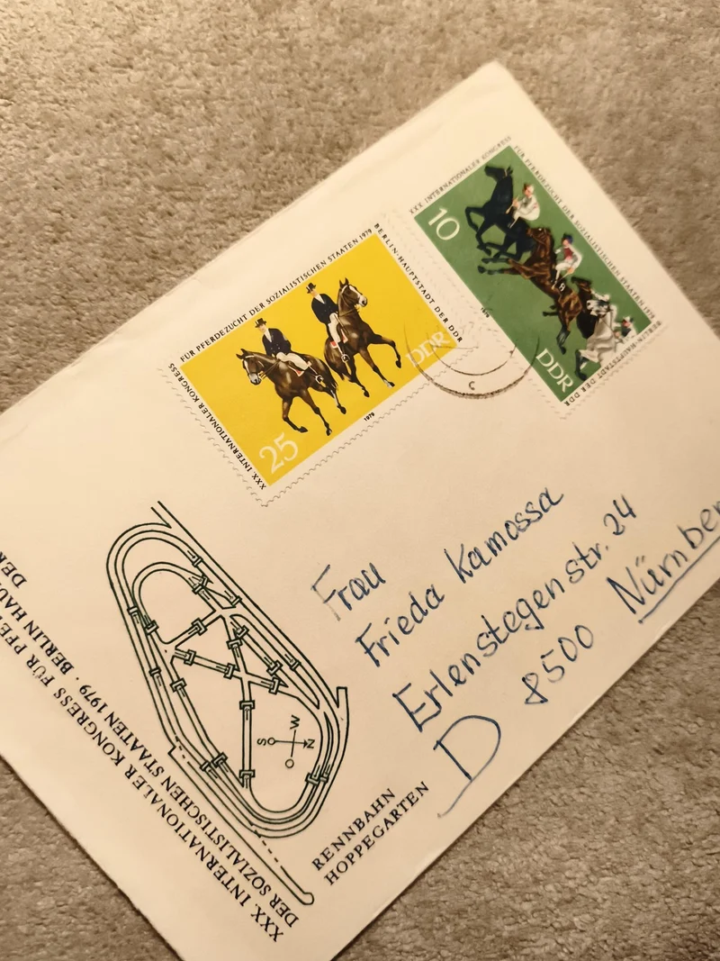 Enveloppe affranchie DDR 1979 timbres équitation chevaux Hoppegarten Philatélie