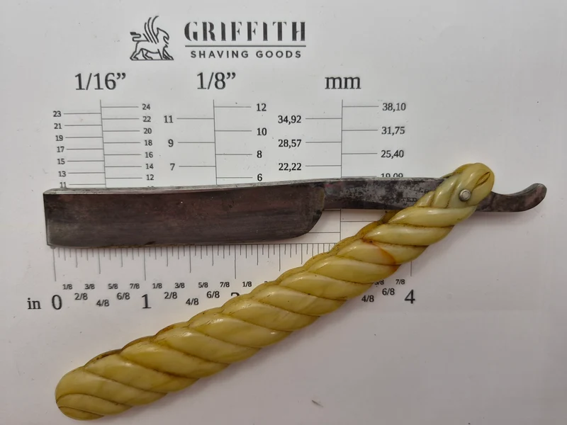 Vintage ? ? Fancy Scales Razor for Restoration