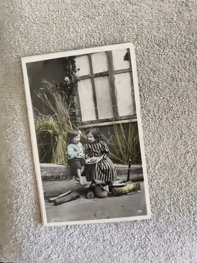 Carte photo CPA enfants scène champêtre colorisée n/b début XXe