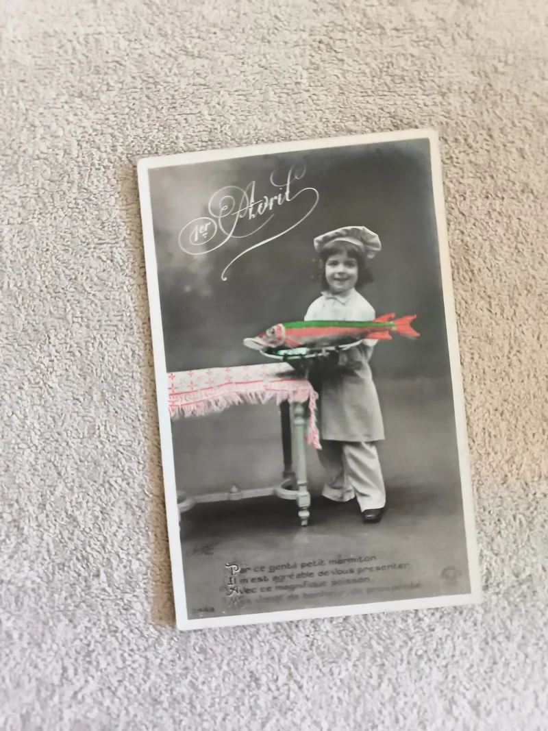 CPA 1er Avril enfant poisson d'avril colorisé carte postale ancienne