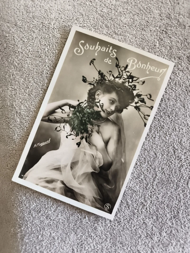 CPA Souhaits de Bonheur H. Manuel photo glamour début XXe élégante femme