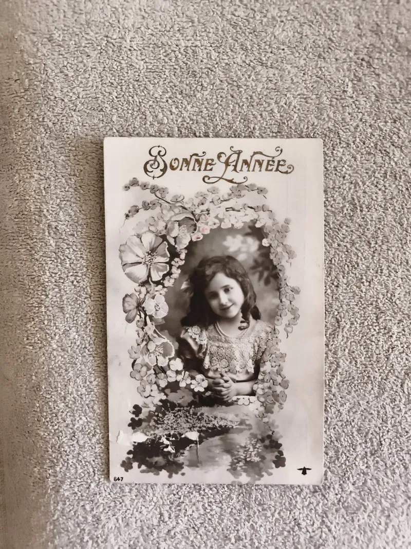 Carte postale ancienne Bonne Année fillette fleurs illustration CPA