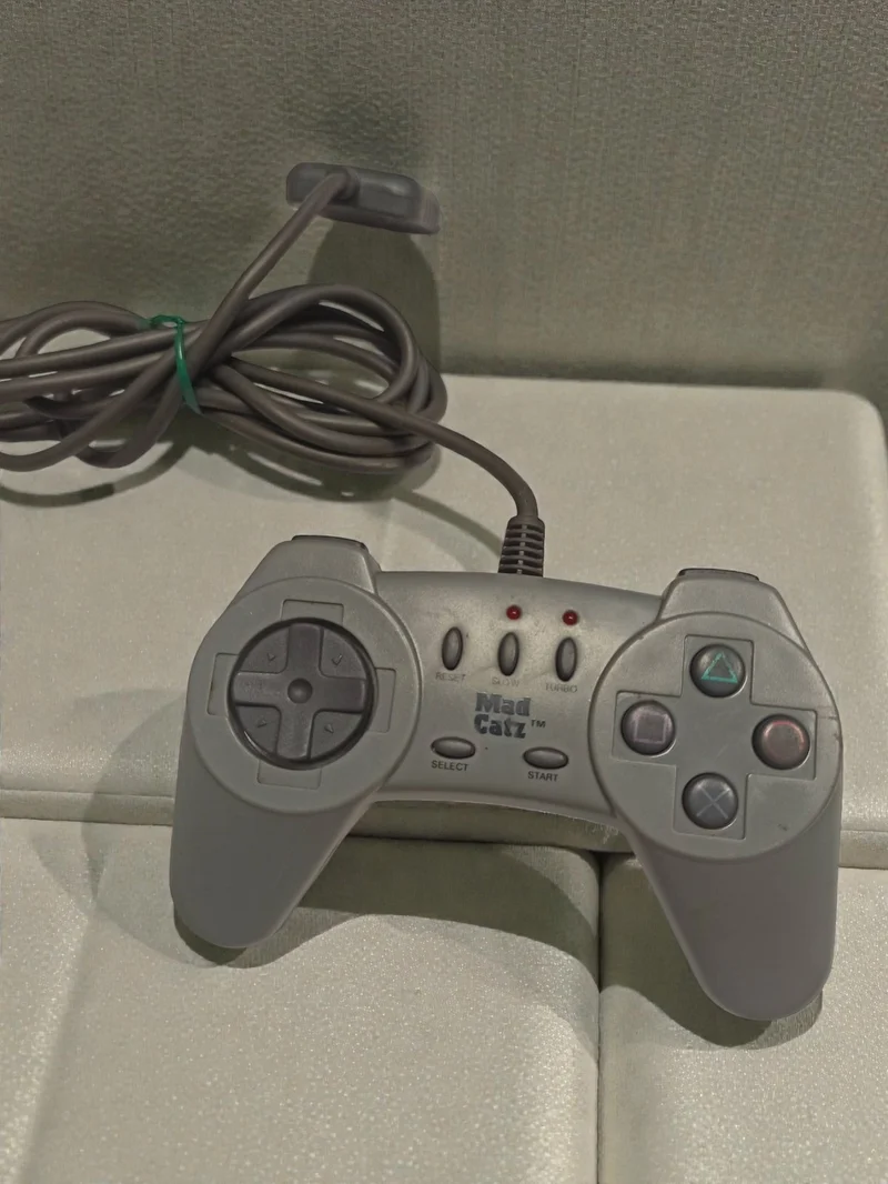 Manette filaire Mad Catz compatible PlayStation PS1, contrôleur de jeu d'occasio